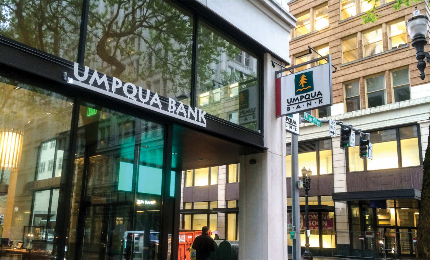 Umpqua Bank - Outside view